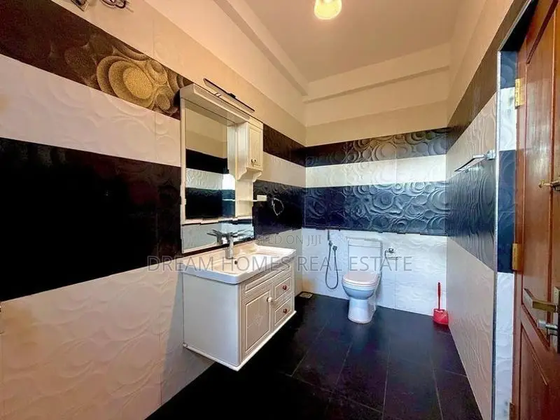 3-Storey Luxury Residence for Sale in Baddagana – Kotte