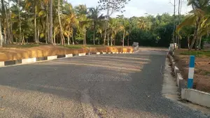 අහංගම සංචාරක කලාපයට ආසන්නව බිම් කොටස්