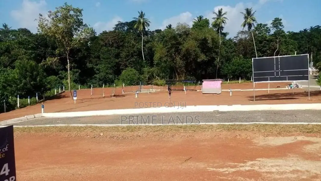 අලුත්වල නගරයට ආසන්නව බිම් කොටස්