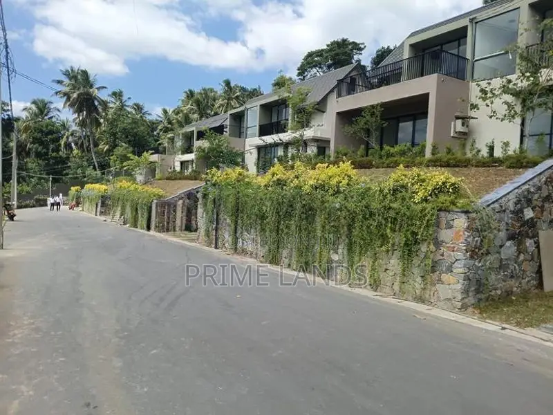 Scottish Villa For Sale in Digana