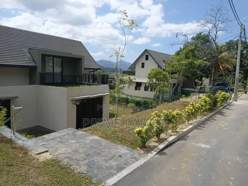Scottish Villa For Sale in Digana