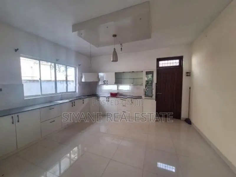 Luxury House for Sale in Thalawathugoda