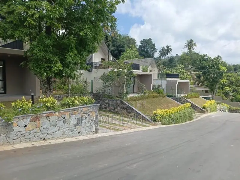 Scottish Villa For Sale in Digana
