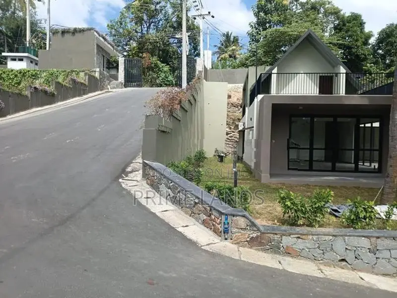 Scottish Villa For Sale in Digana
