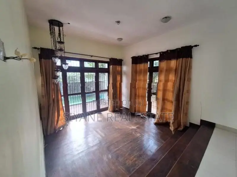 Luxury House for Sale in Thalawathugoda