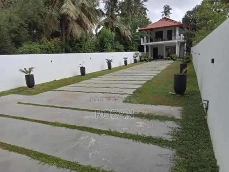 Luxury House / Guesthouse for Sale in Negombo