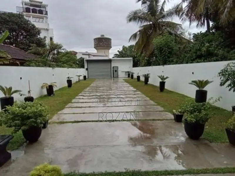 Luxury House / Guesthouse for Sale in Negombo