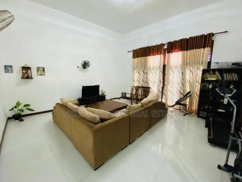 3 Story Modern Luxury Elegant House for Rent in Rathmalana