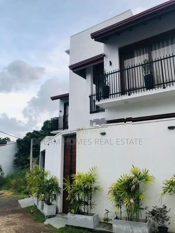 Spacious 4-Bedroom House for Sale – Kahathuduwa