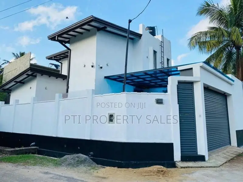 Brand New Modern 4-Bedroom House for Sale – Pannipitiya