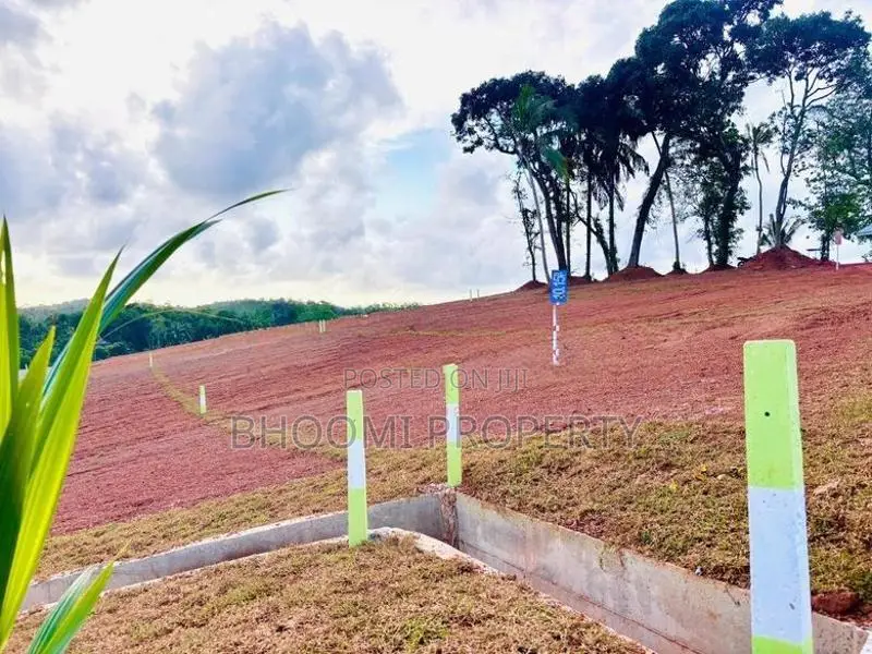 කලුතරින් වෙලකට මුහුණලා නේවාසික බිම්කොටස්