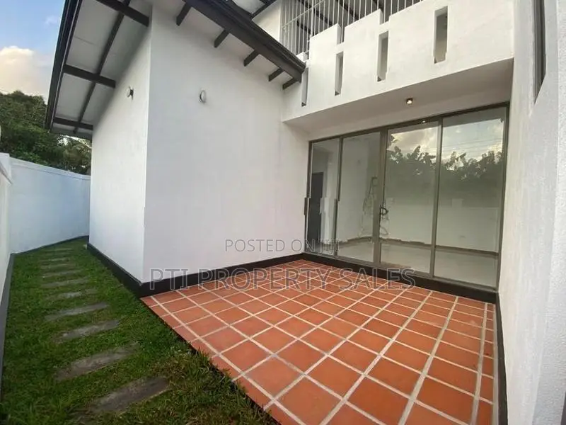 Brand New Modern 4-Bedroom House for Sale – Pannipitiya