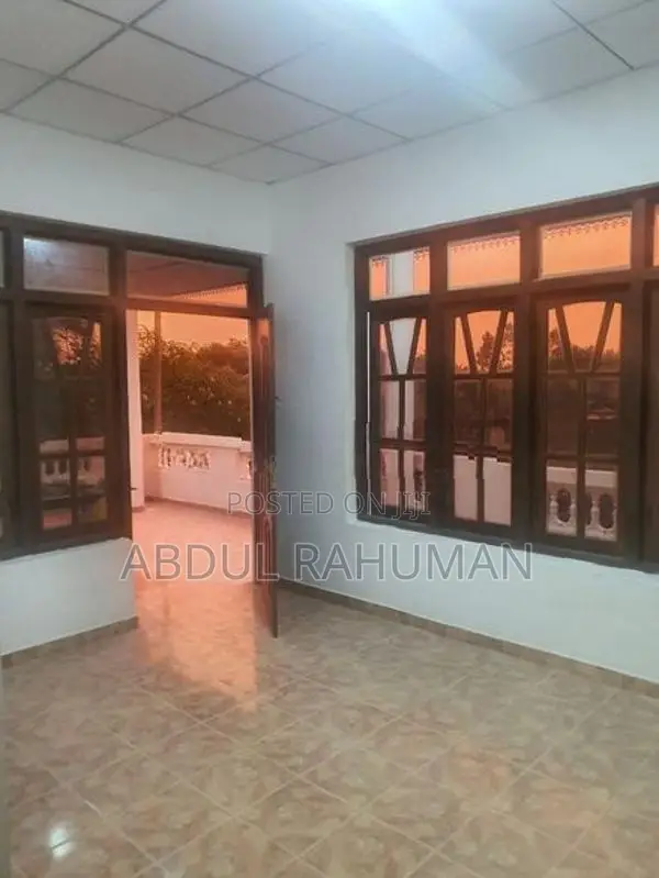 Only Upstair for Rent on Enderamulle , Kiribathgode