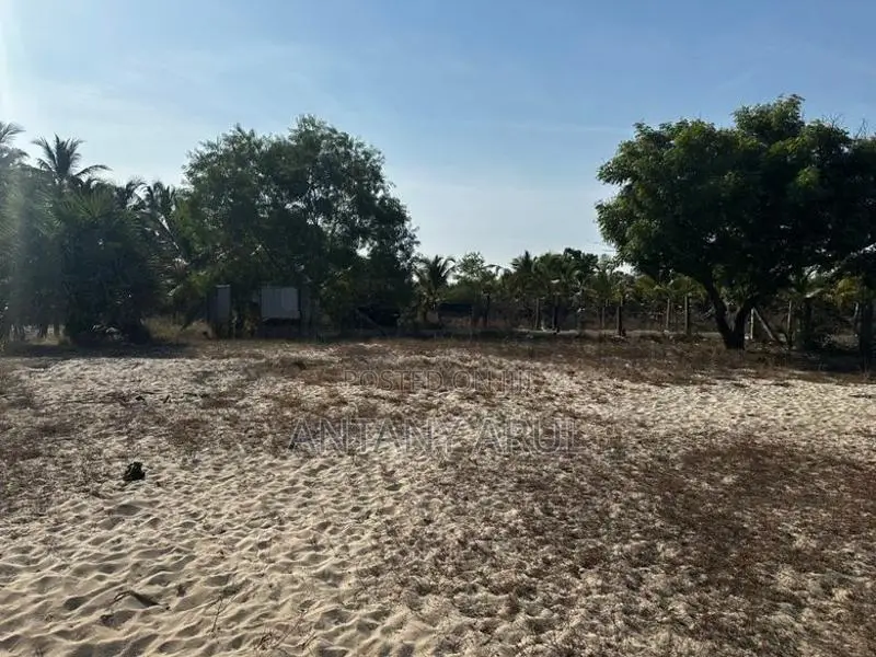 A residential land for sale in Thannamunai