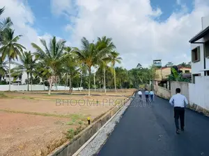 120 ප්‍රධාන පාරට ලගින් කැස්බෑව නගරයෙන් නේවාසික බිම්කොටස්