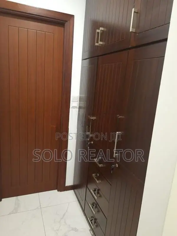 2 Bedroom Apartment For Sale in Colombo 7