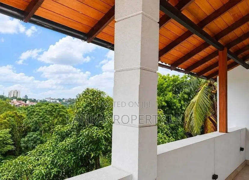 Luxury Four Storey House for Sale in Pagoda Road Pitakotte Nugegoda.