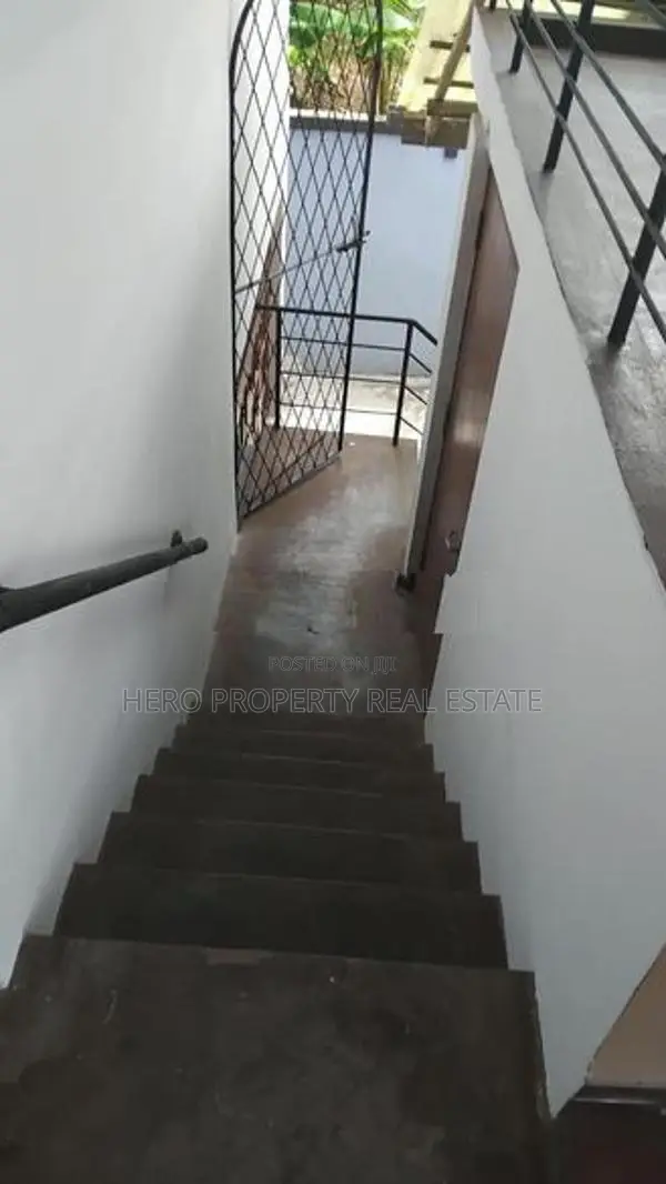 Upstairs House for Rent in Kadawatha