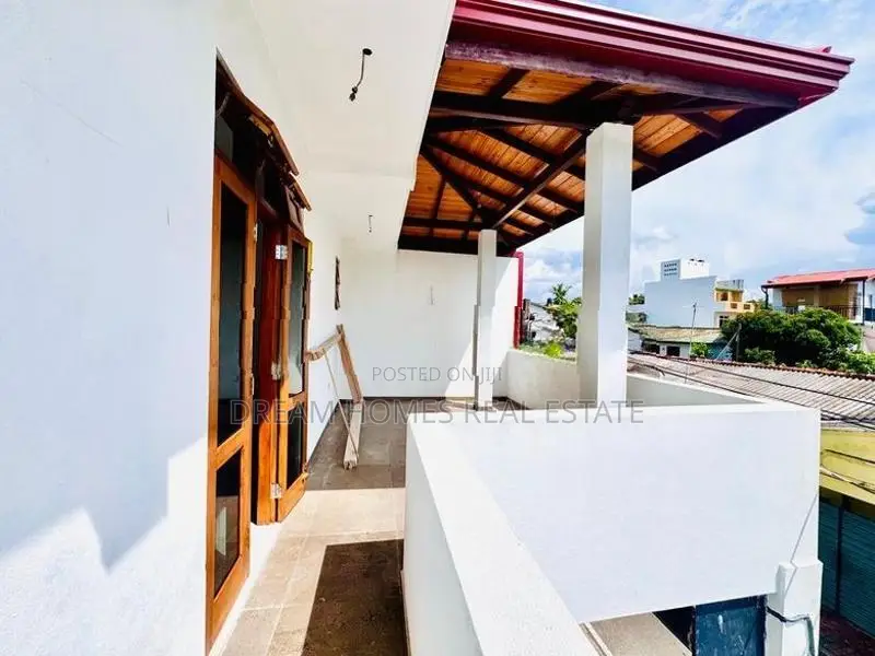 5-Bedroom Luxury Home for Sale – Boralesgamuwa