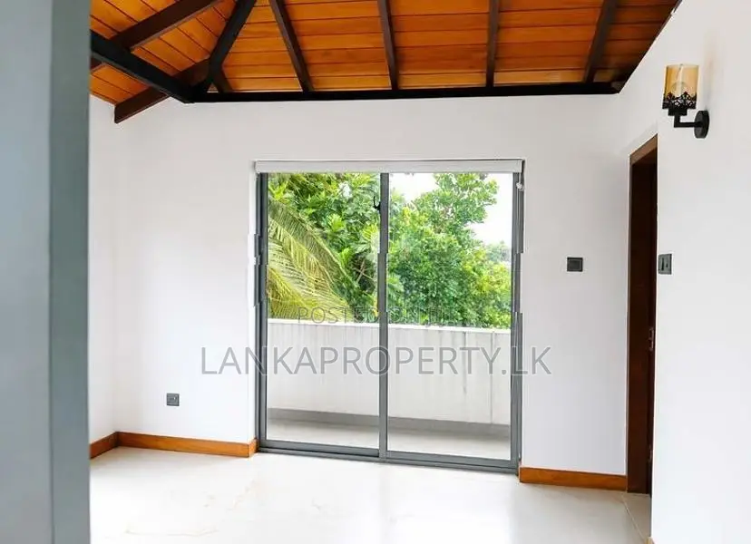 Luxury Four Storey House for Sale in Pagoda Road Pitakotte Nugegoda.