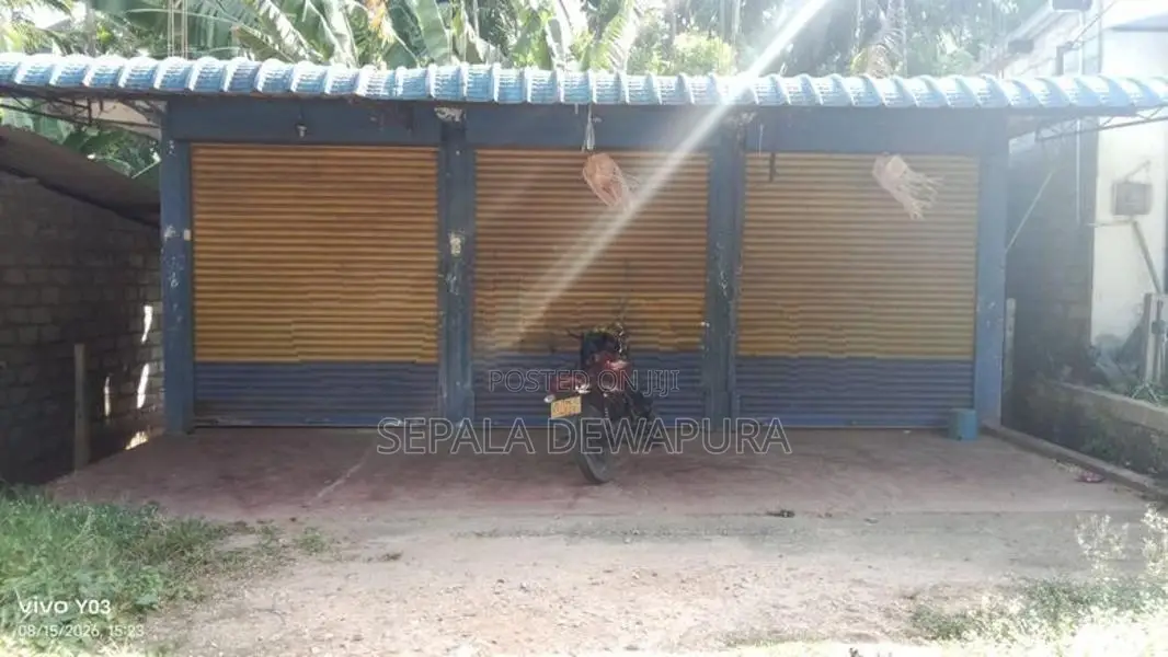 ඉඩම සමග ගොඩනැගිල්ලක් විකිණීමට - මැදගම