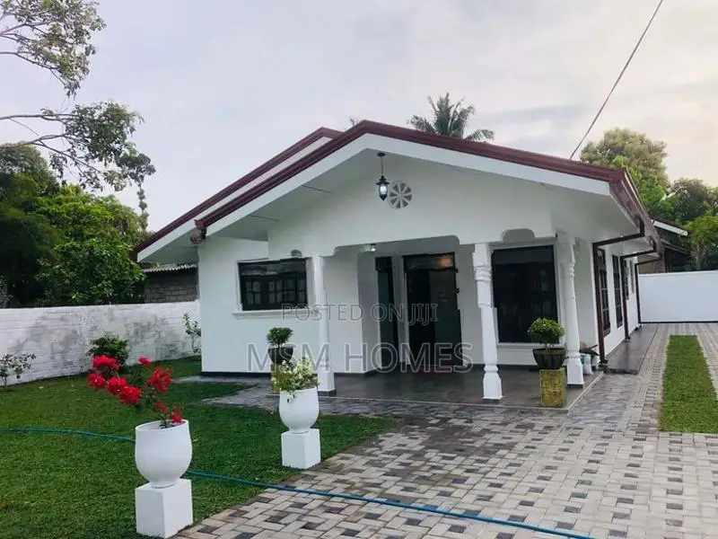 3 Bed Rooms 2 Bath House For Sale in Negombo