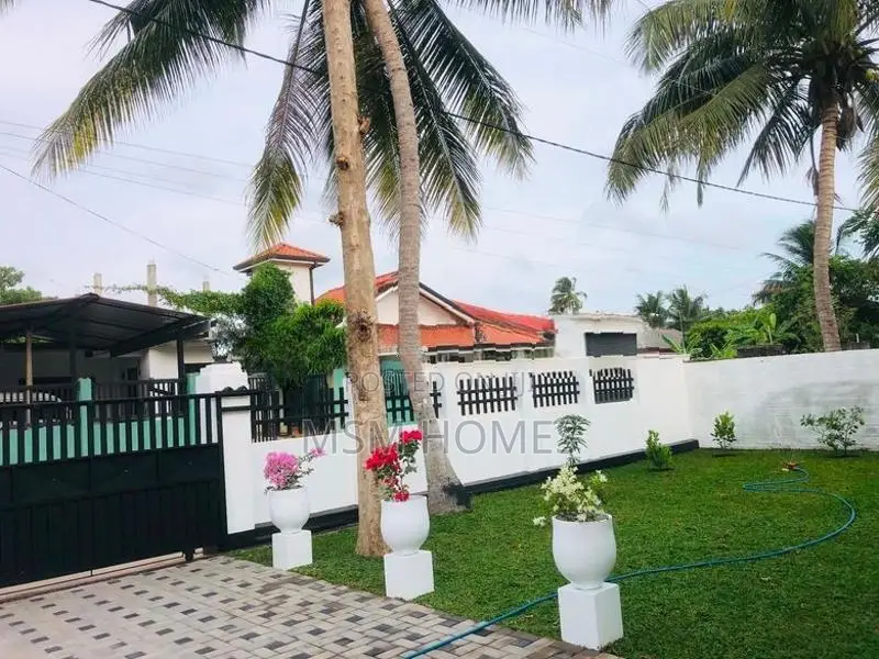 3 Bed Rooms 2 Bath House For Sale in Negombo