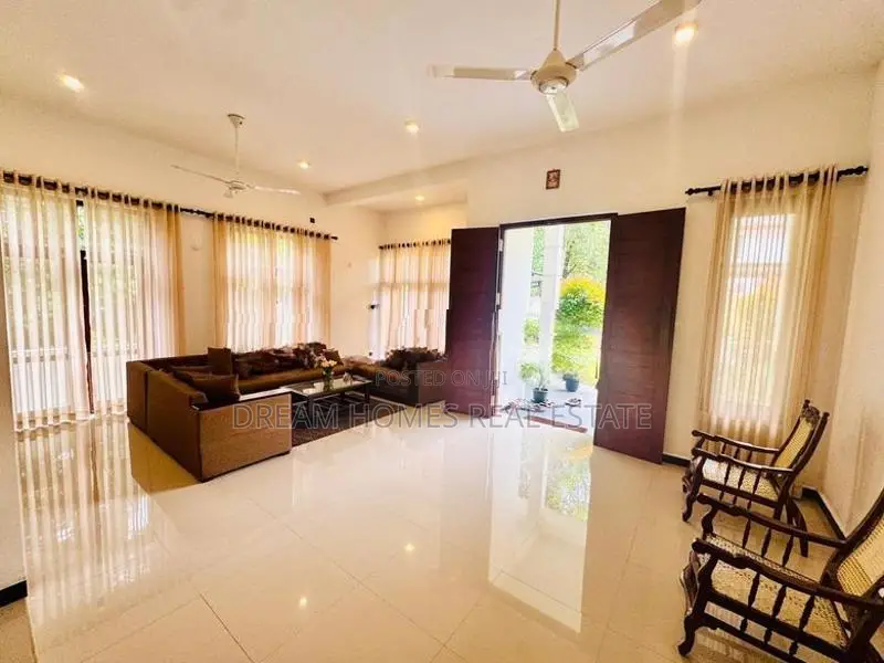 12-Bedroom House for Sale in Thalawathugoda