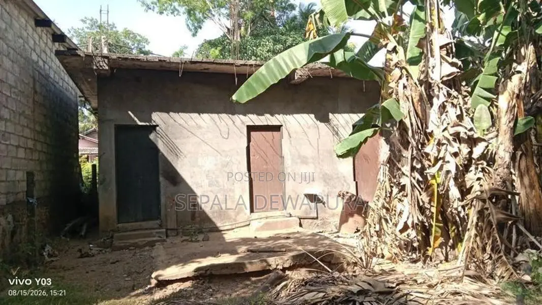 ඉඩම සමග ගොඩනැගිල්ලක් විකිණීමට - මැදගම