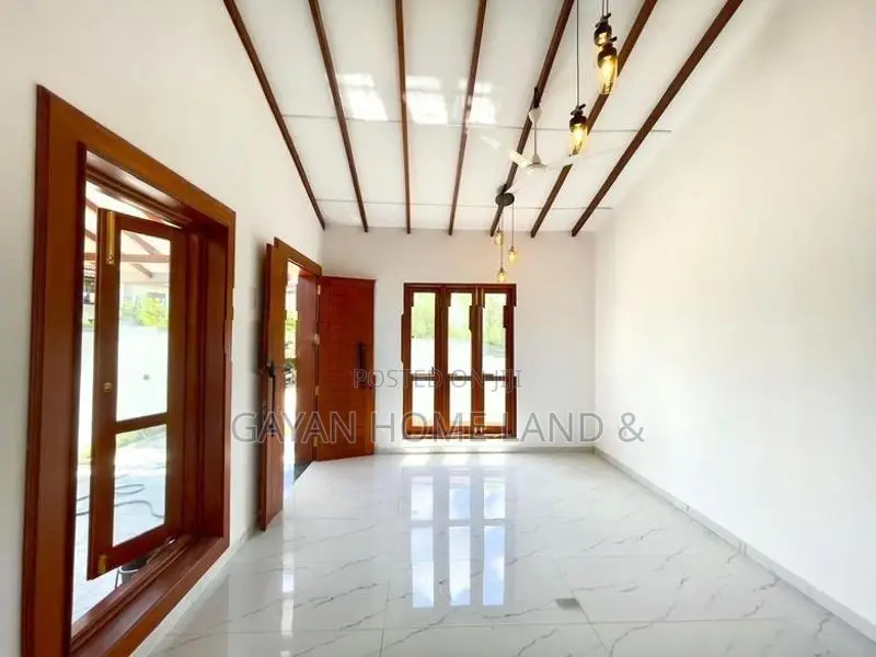 නවීන පන්නයේ අලුත්ම තනිමහල් නිවසක් විකිණීමට පිටිපන හෝමාගම
