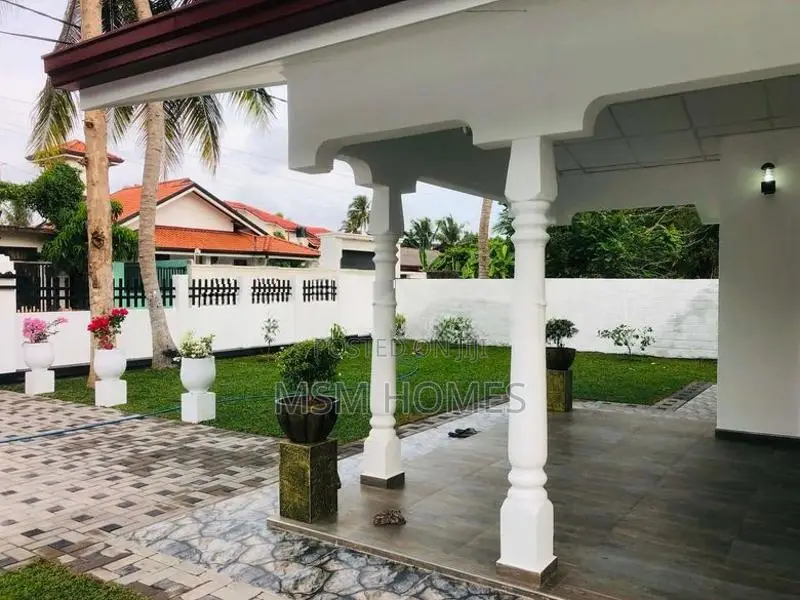 3 Bed Rooms 2 Bath House For Sale in Negombo