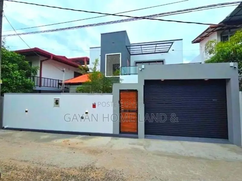 Brand New Luxurious Two Storey Quality House in Piliyandala