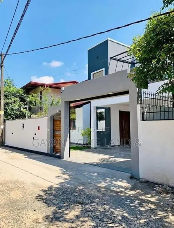 Brand New Luxurious Two Storey Quality House in Piliyandala