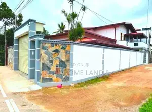 10.8 Perch Luxury Two Storey House in Nearby Piliyandala Bus Route