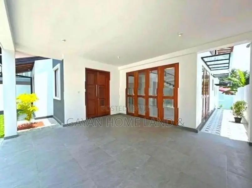 Brand New Luxurious Two Storey Quality House in Piliyandala
