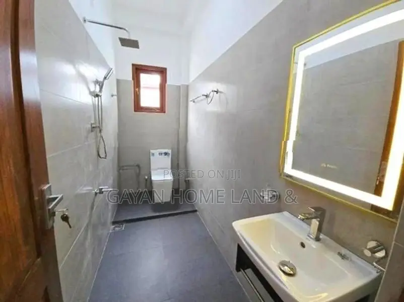 Brand New Luxurious Two Storey Quality House in Piliyandala