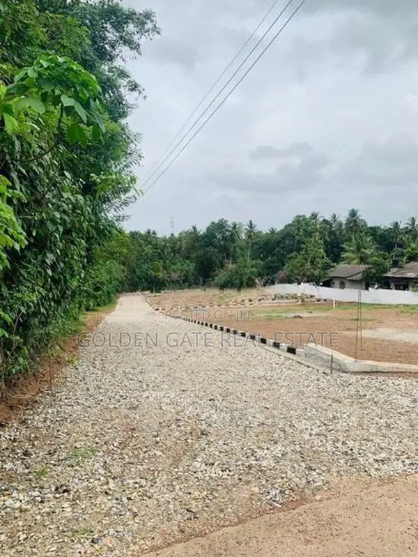 ගම්පහට ආසන්නව පදිංචියට හොඳ ඉඩම