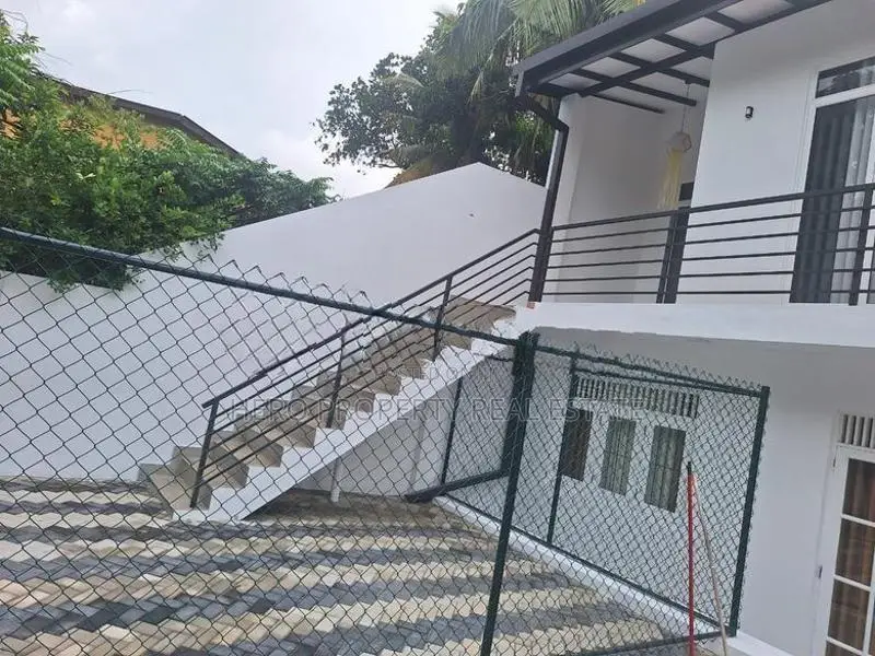 Brand New First Floor House for Rent in Koswaththa
