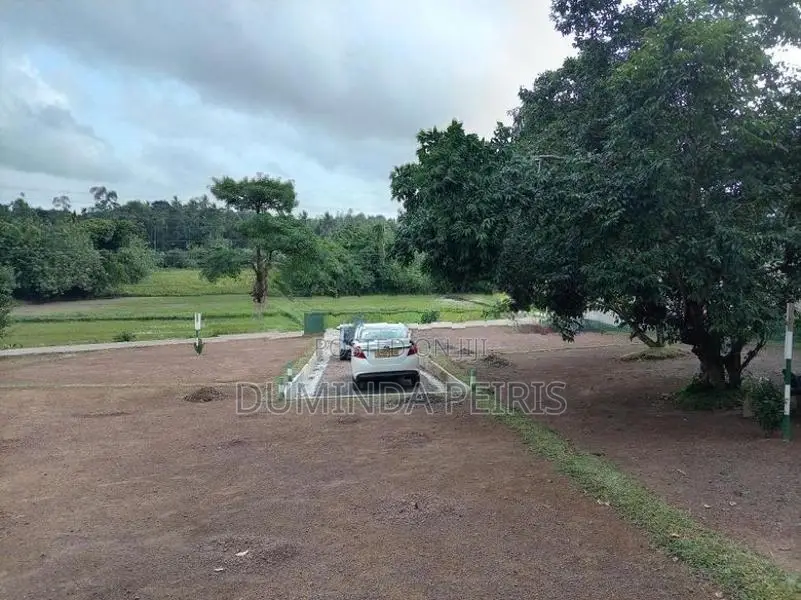 කැස්බෑව නගරයට ආසන්නයෙන් වටිනා ඉඩමක්.
