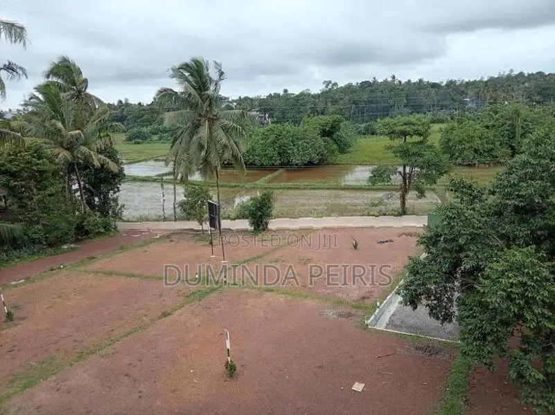 කැස්බෑව නගරයට ආසන්නයෙන් වටිනා ඉඩමක්.