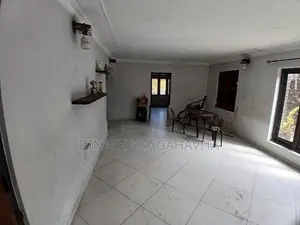 Valuable Land with Old House for Sale in Raththanapitiya