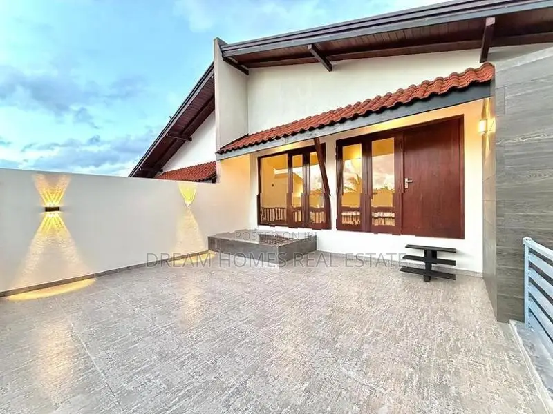 Luxury 2-Storey House for Sale – Kalapaluwawa