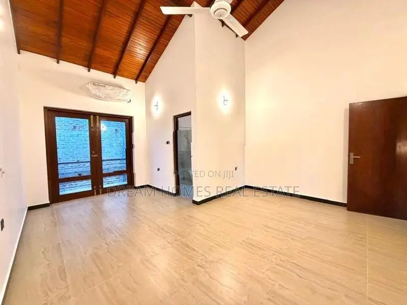 Luxury 2-Storey House for Sale – Kalapaluwawa