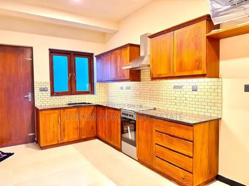 Luxury 2-Storey House for Sale – Kalapaluwawa