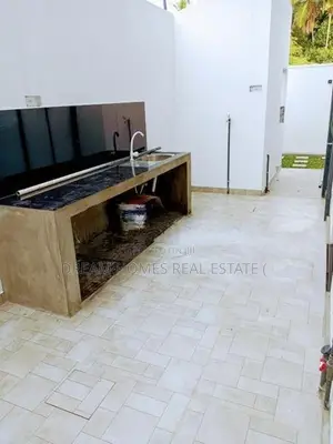 Modern 4-Bedroom House for Sale in Athurugiriya