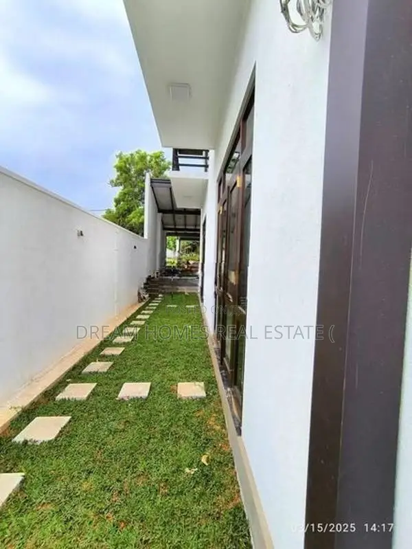 Modern 4-Bedroom House for Sale in Athurugiriya