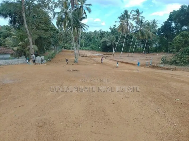 කොළඹ නුවර පාරට ආසන්නයෙන් Kalagedihena නගරයෙන් පර්චස් 10ක ඉඩම