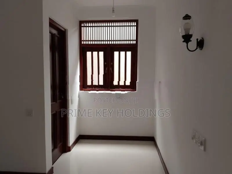 Spacious Luxury House for Rent – Delkanda, Nugegoda (HR121)