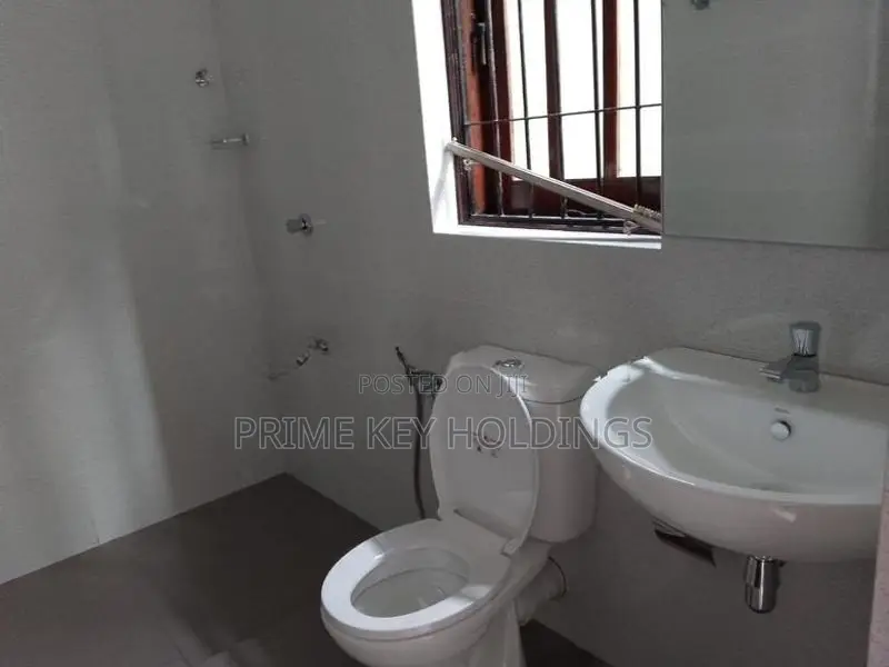 Spacious Luxury House for Rent – Delkanda, Nugegoda (HR121)