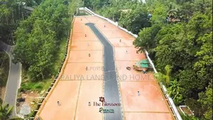 Residential land for sale නුවර පාරට ආසන්නයෙන් නේවාසික බිම් කොටස්